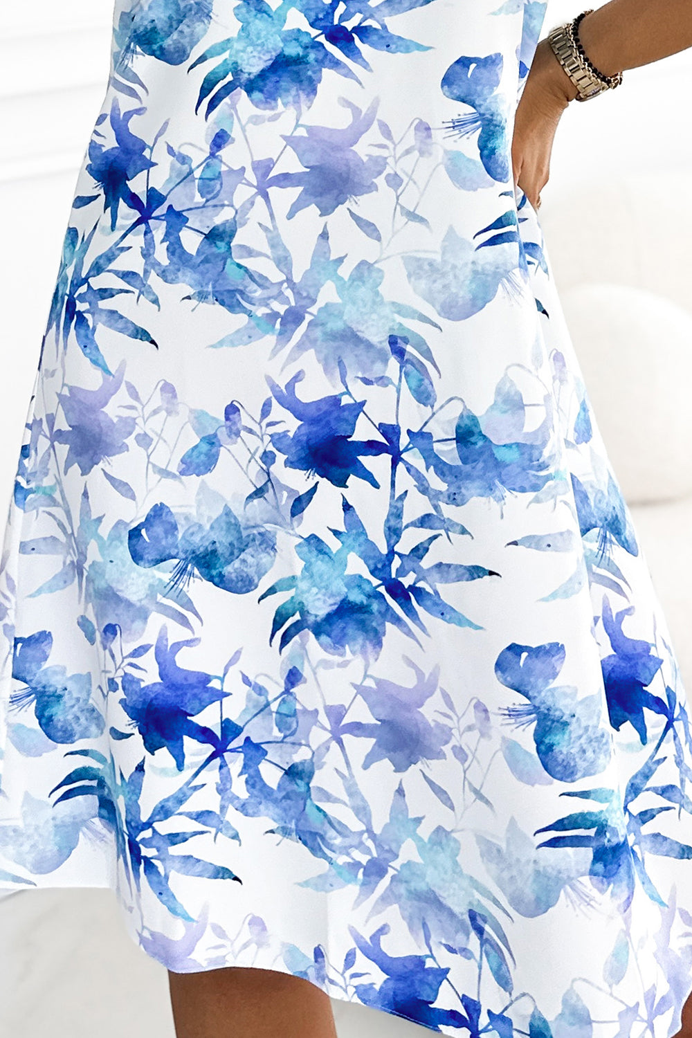 Numoco 296-11 VICTORIA Trapeze white dress - blue pattern