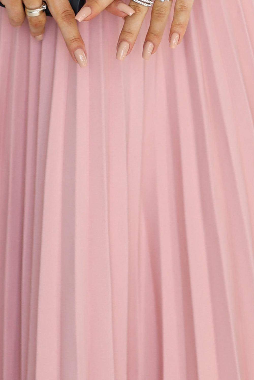 Numoco 311-19 LILA Classic pleated dress with short sleeves and a belt - powder pink